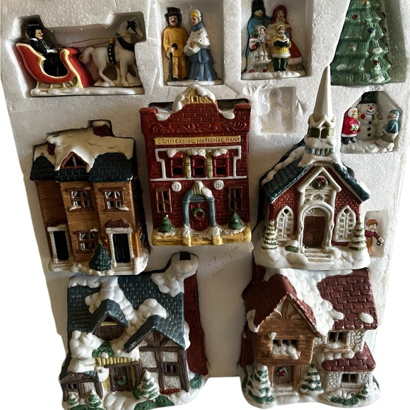 VINTAGE CHRISTMAS VILLAGE 15 PIECES /NO BOX/ NO LIGHTS - Picture 9 of 14